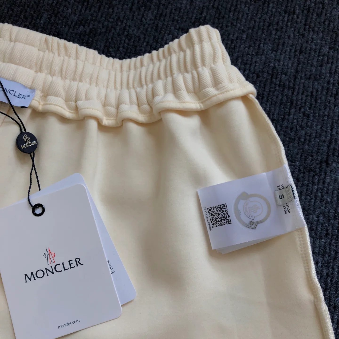 Moncler/ 2026ss New Arrival LOGO ⚠ ⚠ ⚠ Quality Same Style （ Same Style- ）400 Quality Classic ， Versatile Quality ：Black Size ：S ～2XL S： 74 114 51 M： 78 118 52 L： 82 122 53 XL： 86 126 54 XXL： 90 130 55